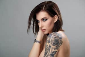 retrato mujer tatuaje